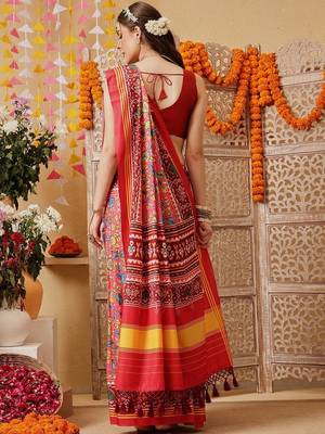 Red printed silk cotton ethnic saree with blouse piece 3