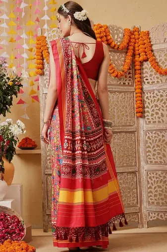 Red printed silk cotton ethnic saree with blouse piece