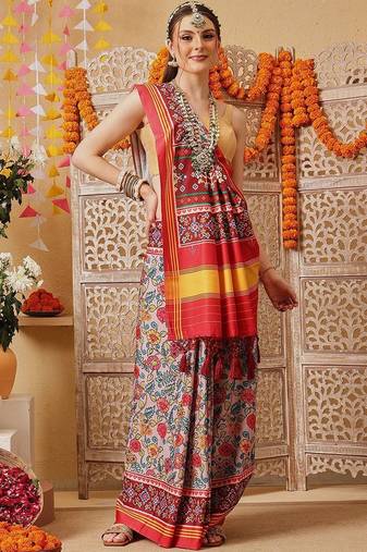 Red printed silk cotton ethnic saree with blouse piece