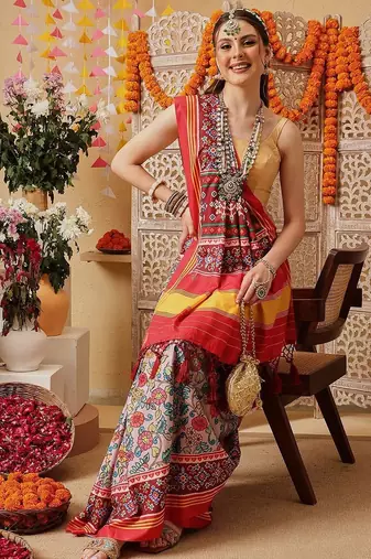 Red printed silk cotton ethnic saree with blouse piece
