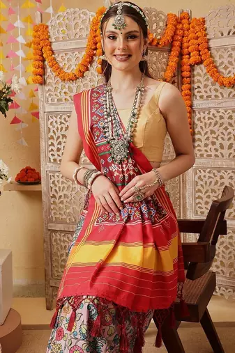 Red printed silk cotton ethnic saree with blouse piece