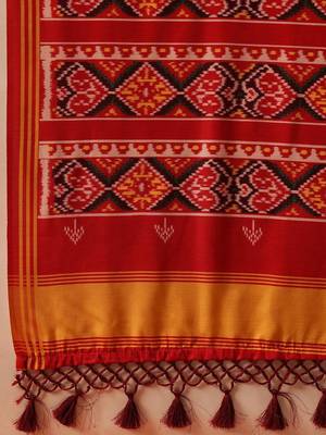 Red printed silk blend ethnic saree with blouse piece 4