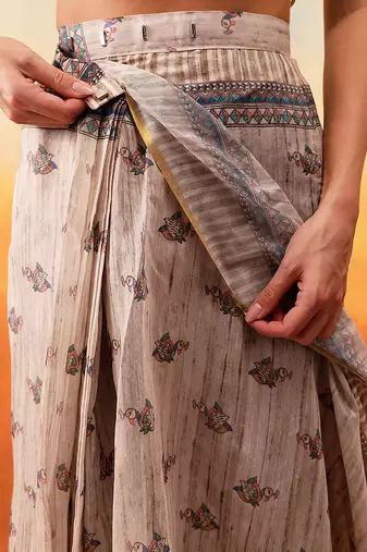Grey printed cotton blend ethnic saree with blouse piece
