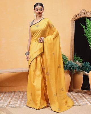 Yellow printed cotton blend ethnic saree with blouse piece 2