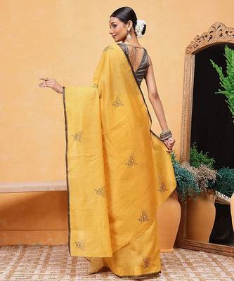 Yellow printed cotton blend ethnic saree with blouse piece 3