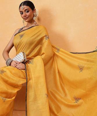 Yellow printed cotton blend ethnic saree with blouse piece 4