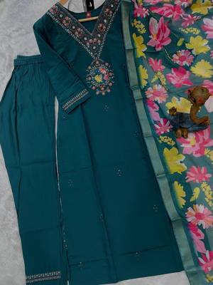 Womens rama green embroidered kurta pant set 4