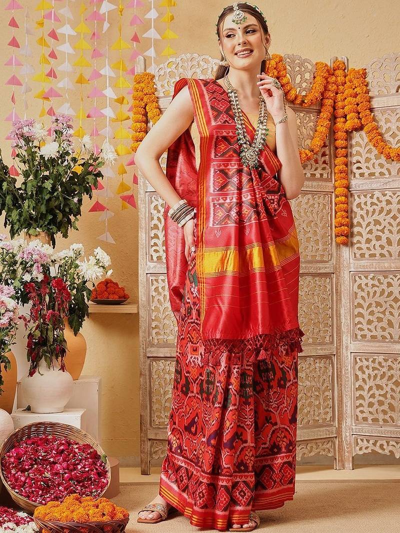 Red printed silk cotton ethnic saree with blouse piece