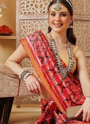 Red printed silk cotton ethnic saree with blouse piece 4