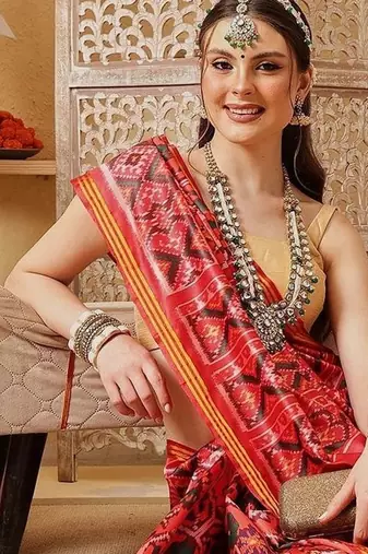 Red printed silk cotton ethnic saree with blouse piece