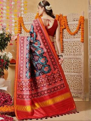 Red printed silk cotton traditional saree with blouse piece 2