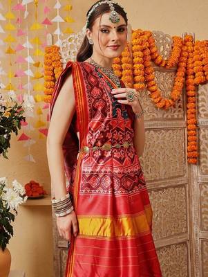 Red printed silk cotton traditional saree with blouse piece 4