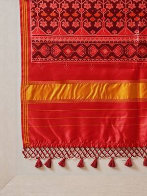 Red printed silk cotton traditional saree with blouse piece 5