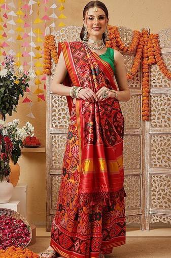 Red printed silk cotton ethnic saree with blouse piece