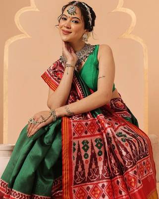 Green woven art silk traditional saree with blouse piece 3
