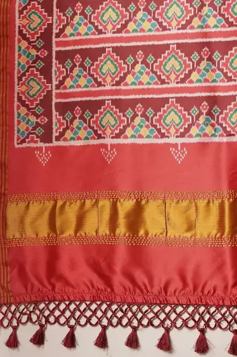 Off white printed art silk ethnic saree with blouse piece