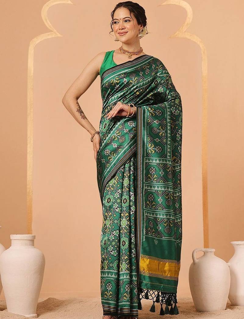 Green woven art silk traditional saree with blouse piece