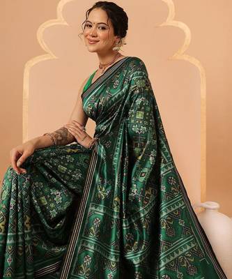 Green woven art silk traditional saree with blouse piece 3