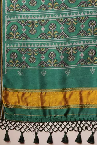 Green woven art silk traditional saree with blouse piece