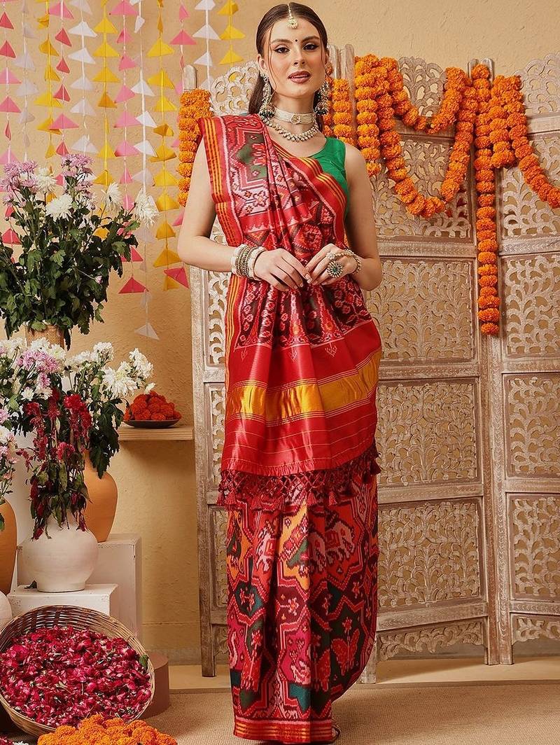 Red printed silk cotton ethnic saree with blouse piece