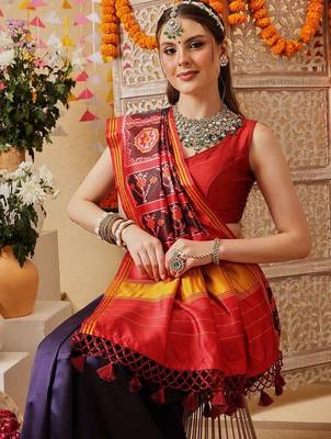 Navy blue printed silk cotton ethnic saree with blouse piece 2