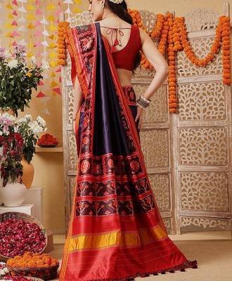 Navy blue printed silk cotton ethnic saree with blouse piece 3