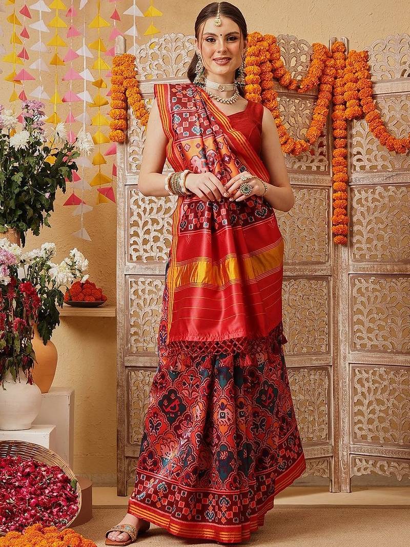 Red printed silk cotton ethnic saree with blouse piece