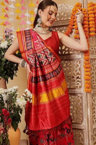 Red printed silk cotton ethnic saree with blouse piece