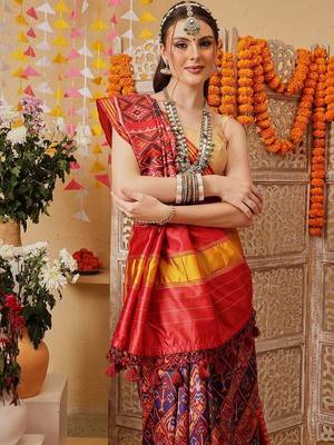 Red printed silk cotton traditional saree with blouse piece 2