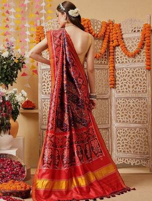 Red printed silk cotton traditional saree with blouse piece 4