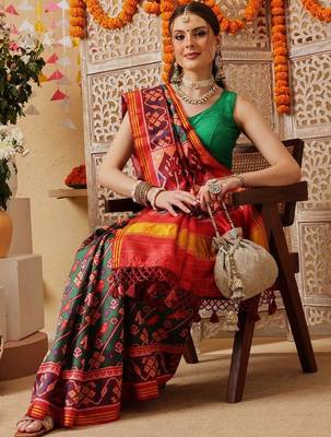 Green printed silk cotton traditional saree with blouse piece 4