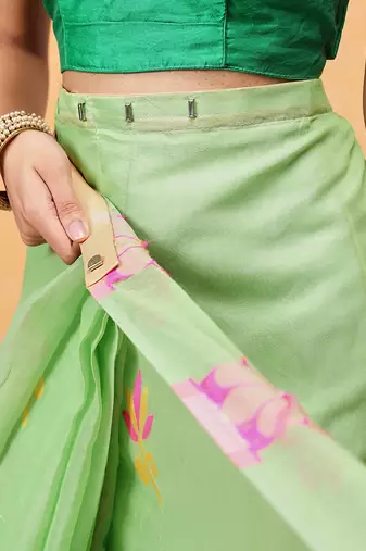Green woven pure cotton ethnic saree with blouse piece