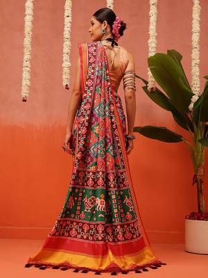 Red printed silk blend ethnic saree with blouse piece 3