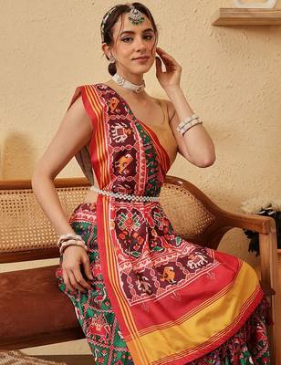 Red printed silk blend ethnic saree with blouse piece 4