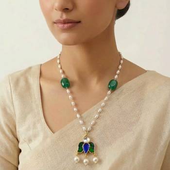 The emerald bloom long necklace 1