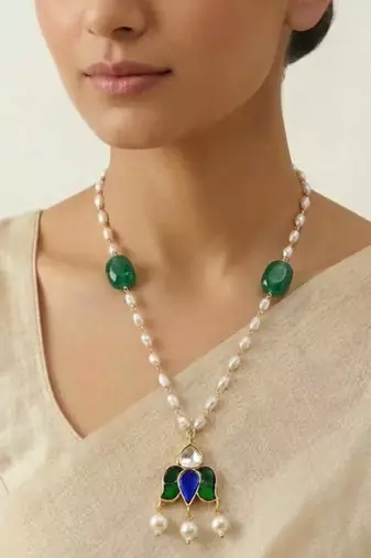 The emerald bloom long necklace