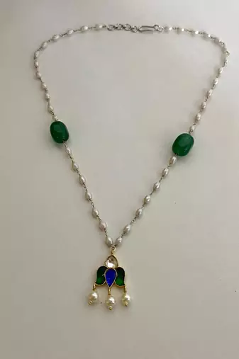 The emerald bloom long necklace