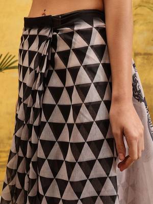 Off white printed silk cotton ethnic saree with blouse piece 5