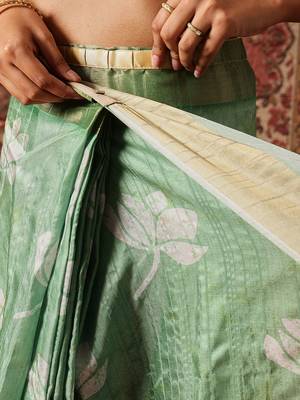 Green printed art silk ethnic saree with blouse piece 5