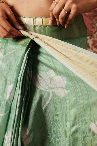 Green printed art silk ethnic saree with blouse piece