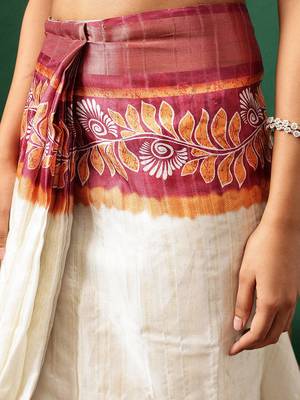 Off white printed art silk ethnic saree with blouse piece 5