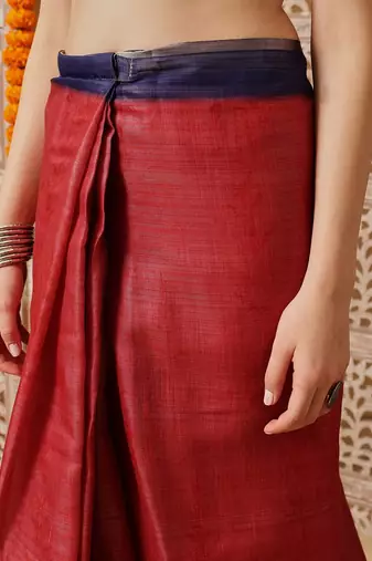Red printed cotton blend ethnic saree with blouse piece