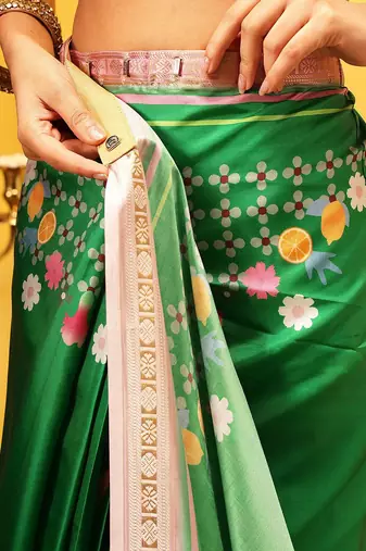 Green printed silk blend ethnic saree with blouse piece