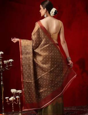 Golden printed cotton blend ethnic saree with blouse piece 4