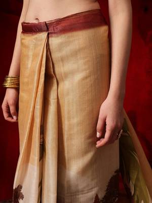 Golden printed cotton blend ethnic saree with blouse piece 5