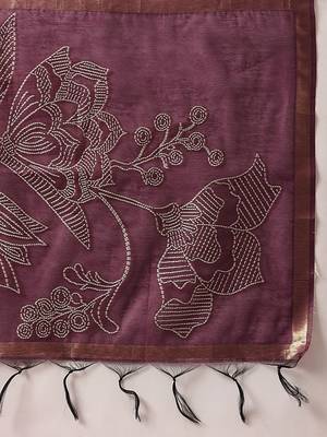Purple floral cotton blend festive saree with blouse piece 5