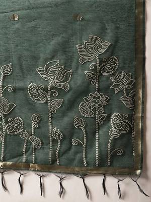 Green floral cotton blend festive saree with blouse piece 5