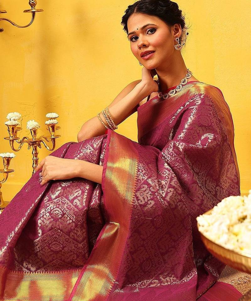 Pink woven silk blend ethnic saree with blouse piece