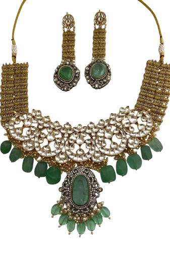 The royal emerald petal choker set
