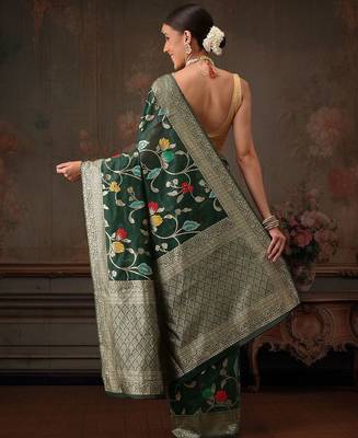 Green woven pure cotton ethnic saree with blouse piece 3